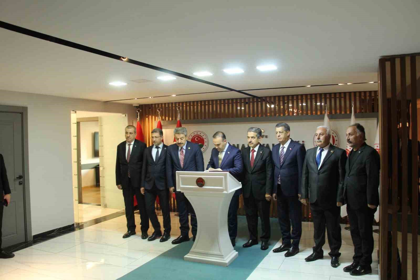 bakan kacir turkiye sanayide ve teknolojide avrupanin uretim merkezi haline geldi 4 vVL1AgLm