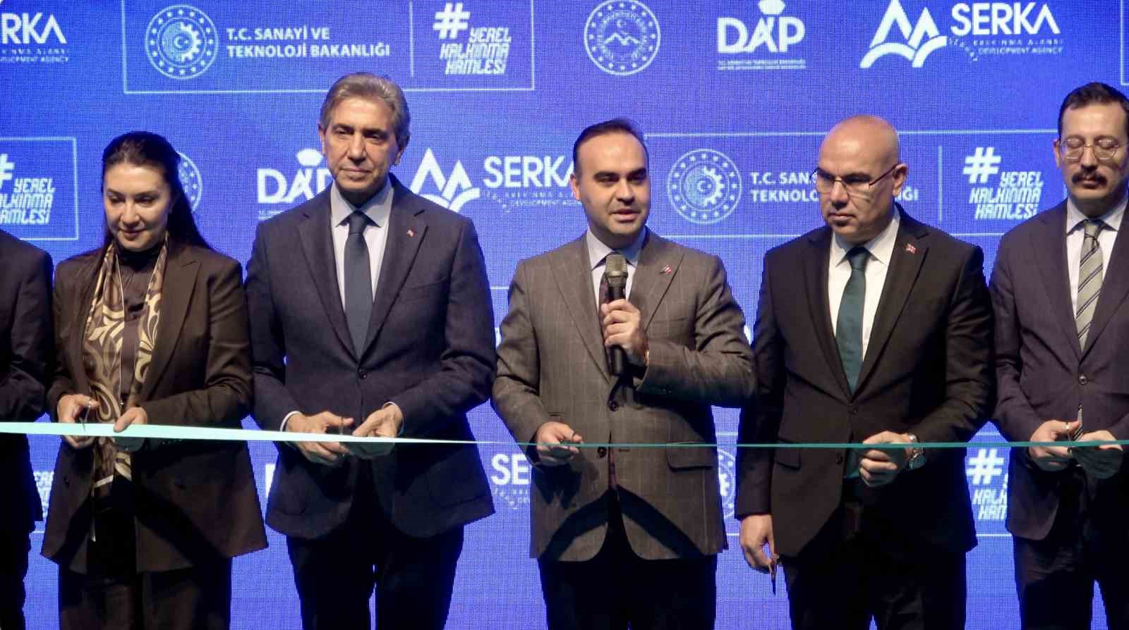 bakan kacir turkiye yuzyilini kararlilikla insa ediyoruz 0 dJq2WFpj