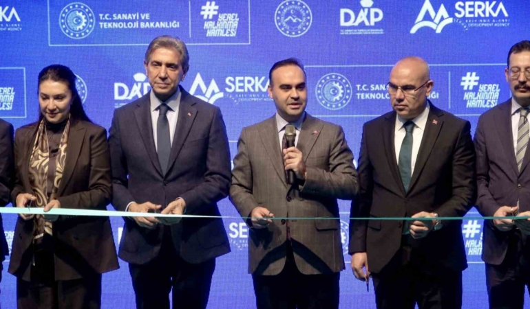 bakan-kacir-turkiye-yuzyilini-kararlilikla-insa-ediyoruz-F5tyRQhM.jpg