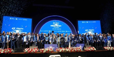 bakan-kacir-yeni-nesil-407-yazilimci-gencin-heyecanini-paylasti-6t8eB8Tb.jpg