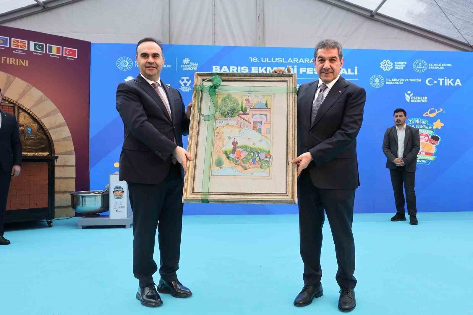 bakan kacirdan esenlere mujde ilceye muhtesem bir teknopark kazandiriyoruz 1 6M93B53O