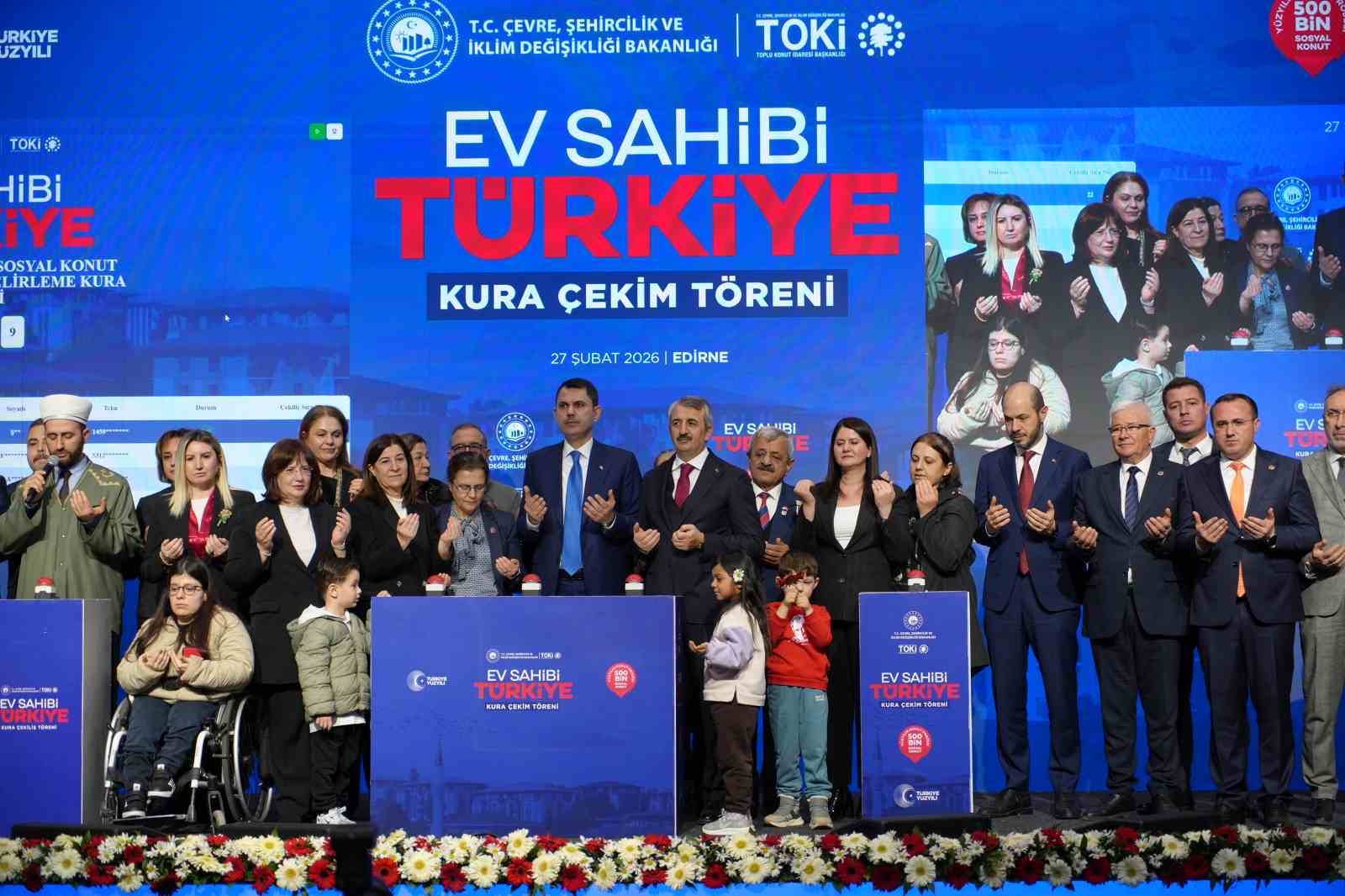 bakan kurum 11 ilimizde es zamanli calisarak bir avrupa ulkesi buyuklugundeki alani yeniden insa mHrXcOE3