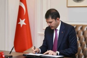 Yalova açıklarında 4 metre uzunluğunda köpek balığı ağa takıldı 1 thumbnail