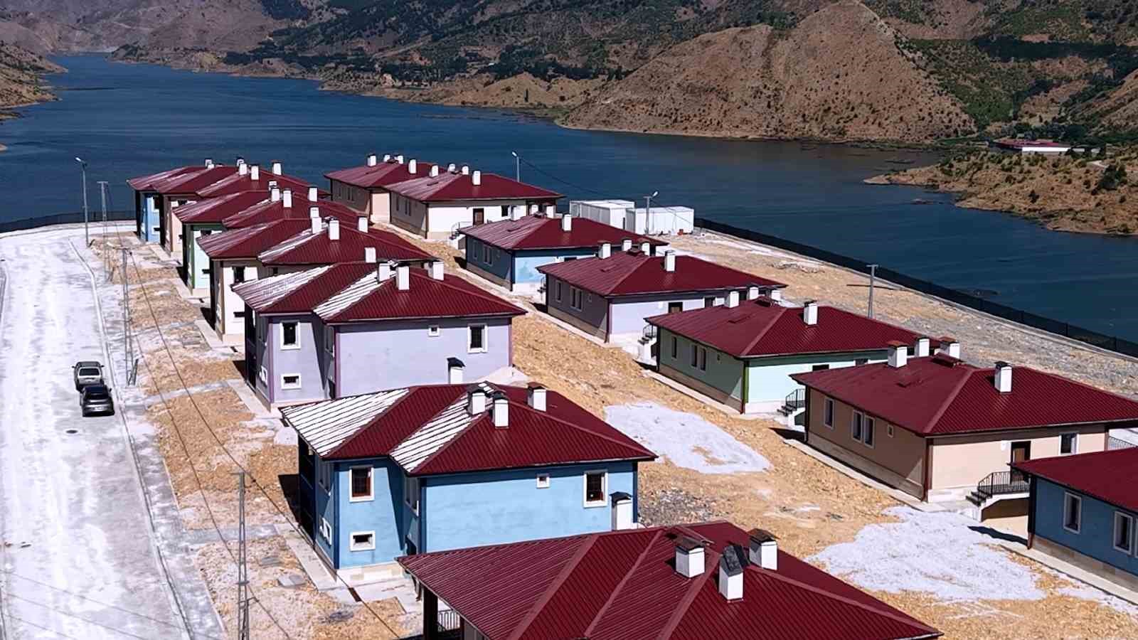 bakan kurum adiyamanda depremden sonra insa edilen koy evlerini paylasti 5 RFMGngGw