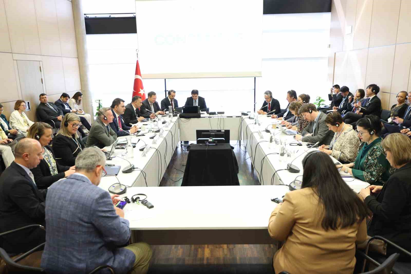 Bakan Kurum, Bonn’da COP31 Ev Sahibi Ülke Anlaşması’nı imzaladı 4 bakan kurum bonnda cop31 ev sahibi ulke anlasmasini imzaladi 0