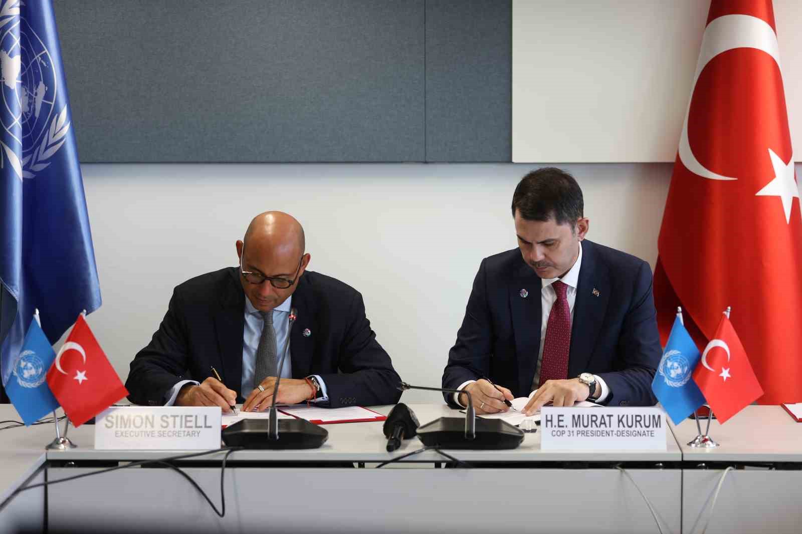 Bakan Kurum, Bonn’da COP31 Ev Sahibi Ülke Anlaşması’nı imzaladı 17 bakan kurum bonnda cop31 ev sahibi ulke anlasmasini imzaladi 13 hsATXUhr