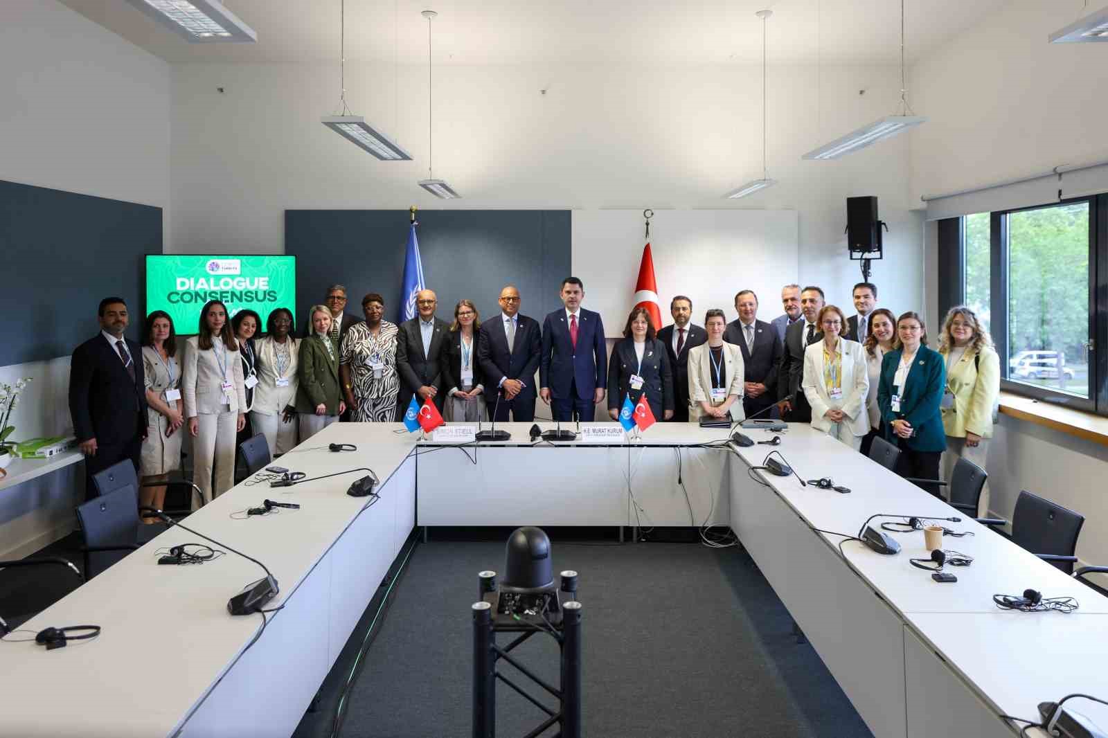 Bakan Kurum, Bonn’da COP31 Ev Sahibi Ülke Anlaşması’nı imzaladı 18 bakan kurum bonnda cop31 ev sahibi ulke anlasmasini imzaladi 14