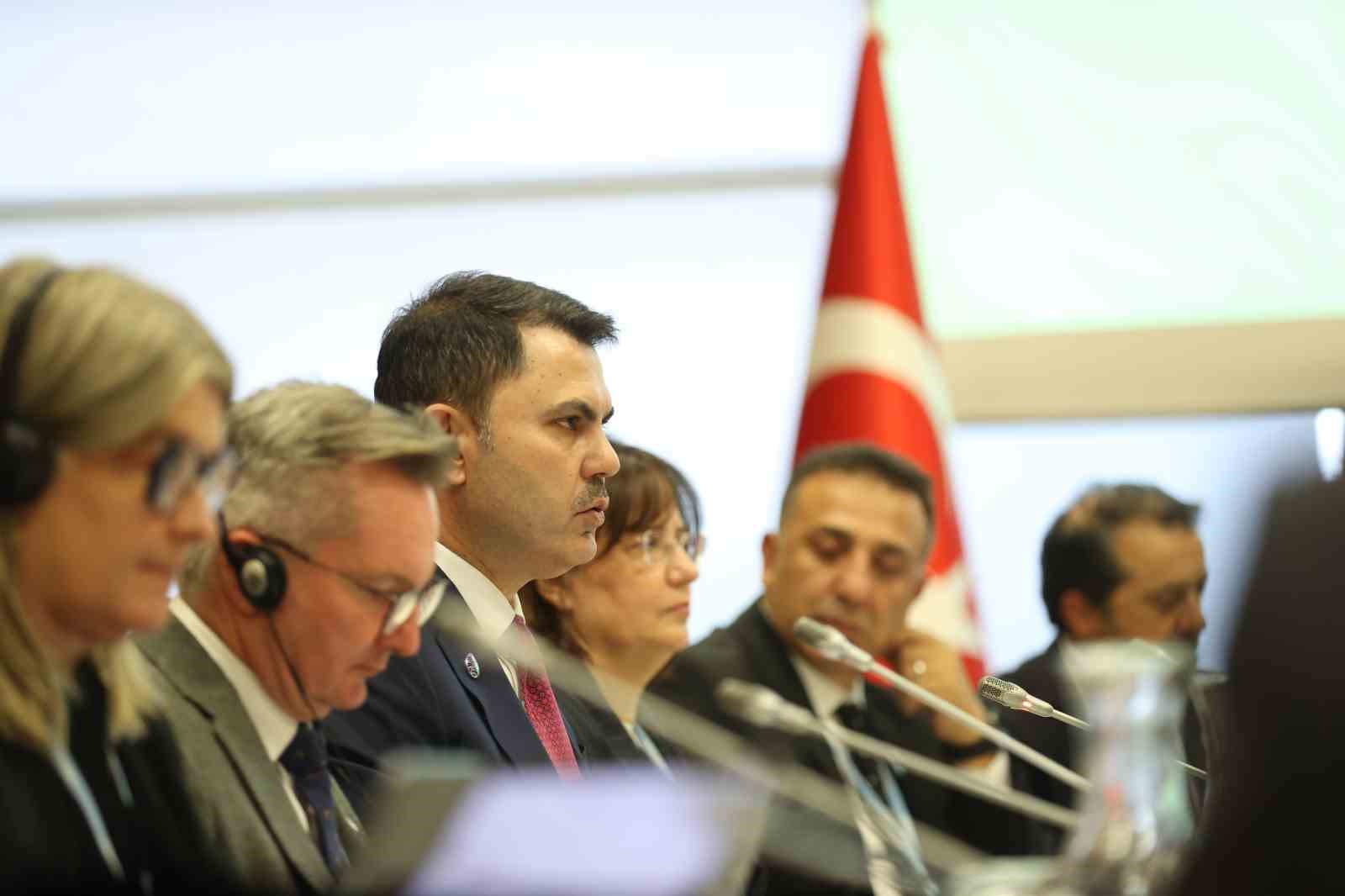 Bakan Kurum, Bonn’da COP31 Ev Sahibi Ülke Anlaşması’nı imzaladı 22 bakan kurum bonnda cop31 ev sahibi ulke anlasmasini imzaladi 18 8WEl58S9