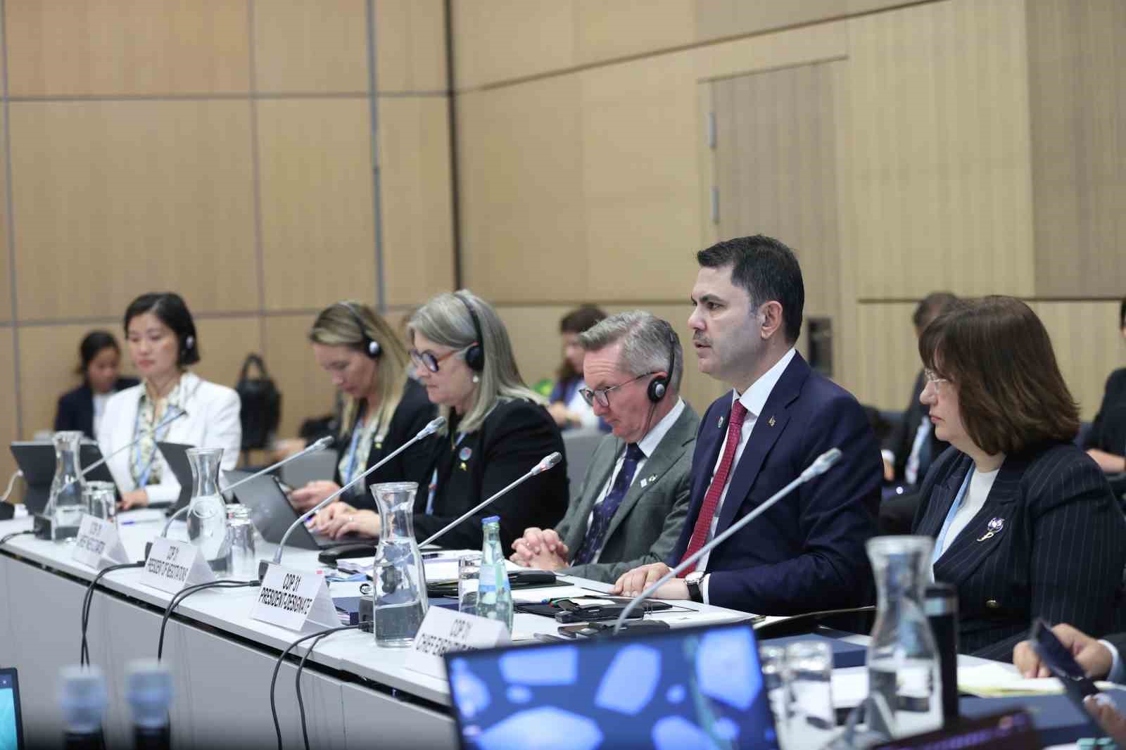 Bakan Kurum, Bonn’da COP31 Ev Sahibi Ülke Anlaşması’nı imzaladı 23 bakan kurum bonnda cop31 ev sahibi ulke anlasmasini imzaladi 19 CKBEfa4S