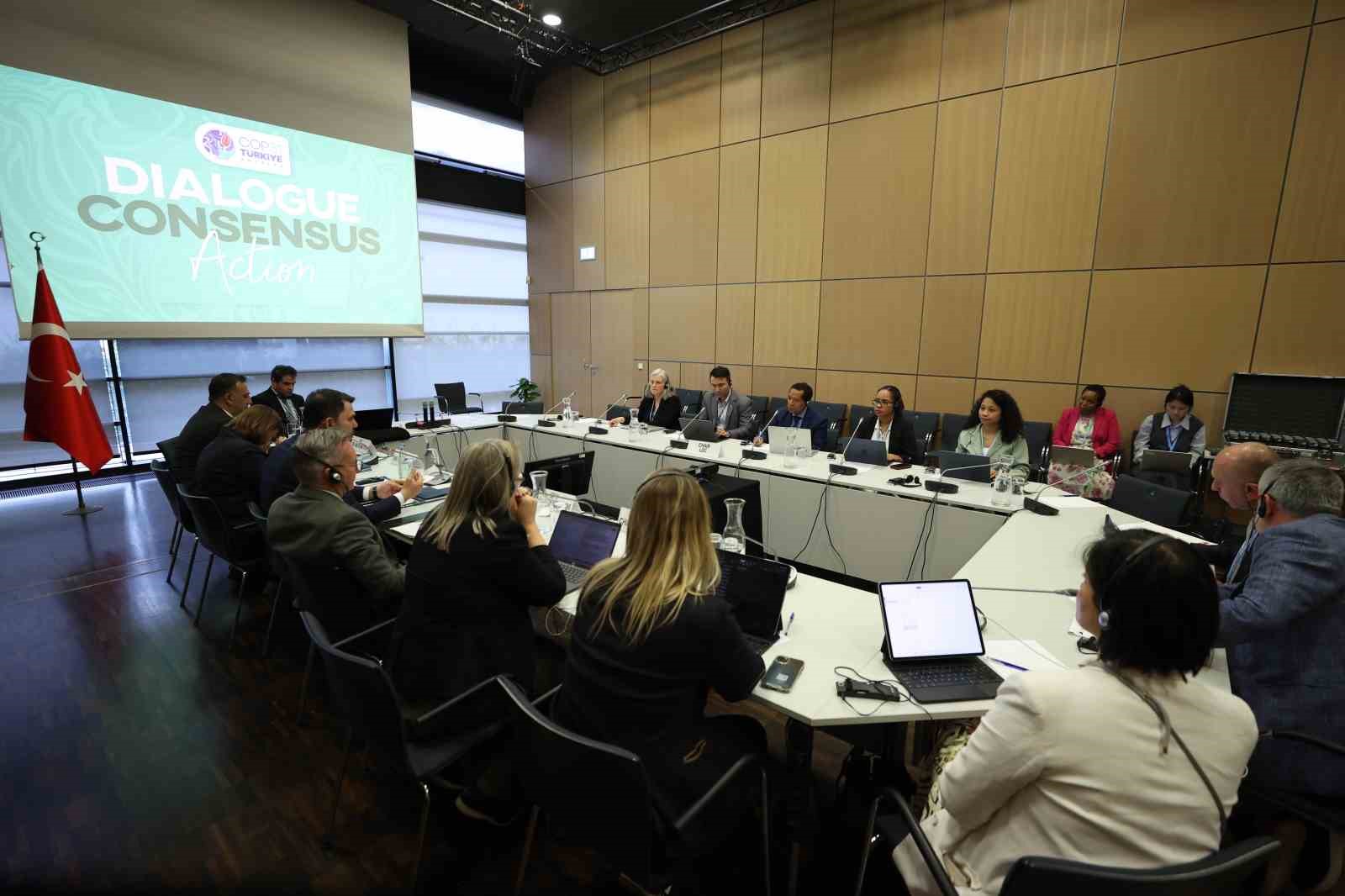 Bakan Kurum, Bonn’da COP31 Ev Sahibi Ülke Anlaşması’nı imzaladı 13 bakan kurum bonnda cop31 ev sahibi ulke anlasmasini imzaladi 9 uAHVdunV