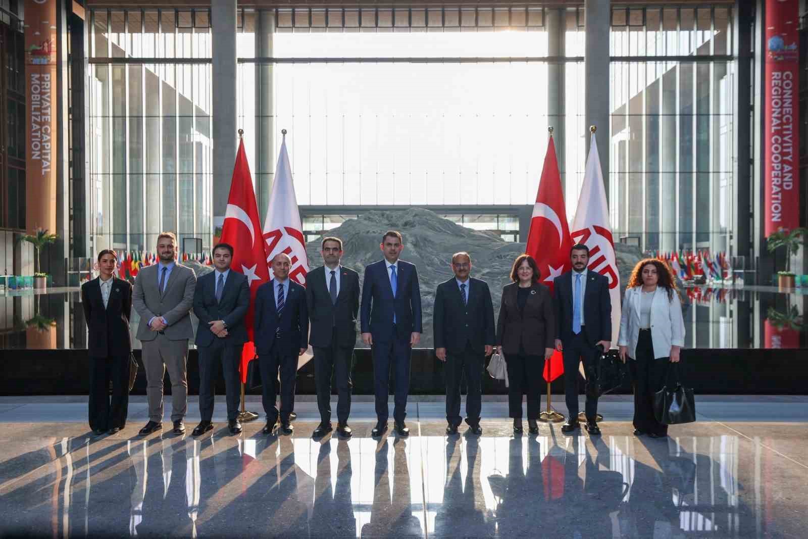 bakan kurum cinli sirketlerin yoneticileriyle gorustu 0 f4uhrpMp