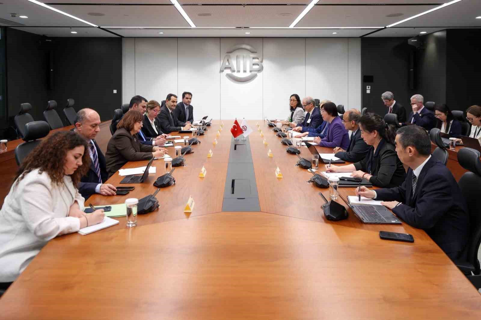bakan kurum cinli sirketlerin yoneticileriyle gorustu 3 FyBAsNw9