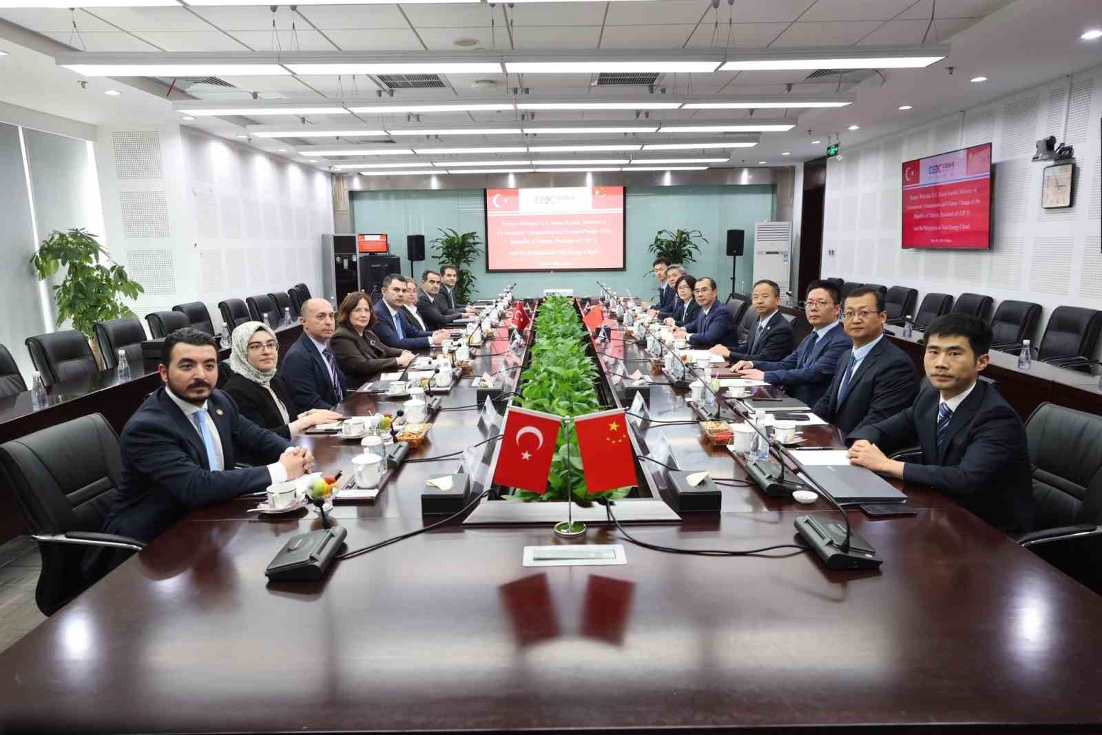 bakan kurum cinli sirketlerin yoneticileriyle gorustu 5 C1Y7OlbB