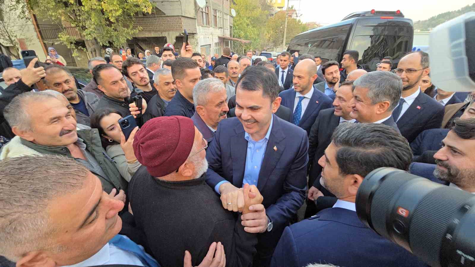 bakan kurum cumhurbaskanimizin liderliginde dunyada esi benzeri gorulmemis bir insa seferberligi yurutuyoruz 10 lRsZVmQC