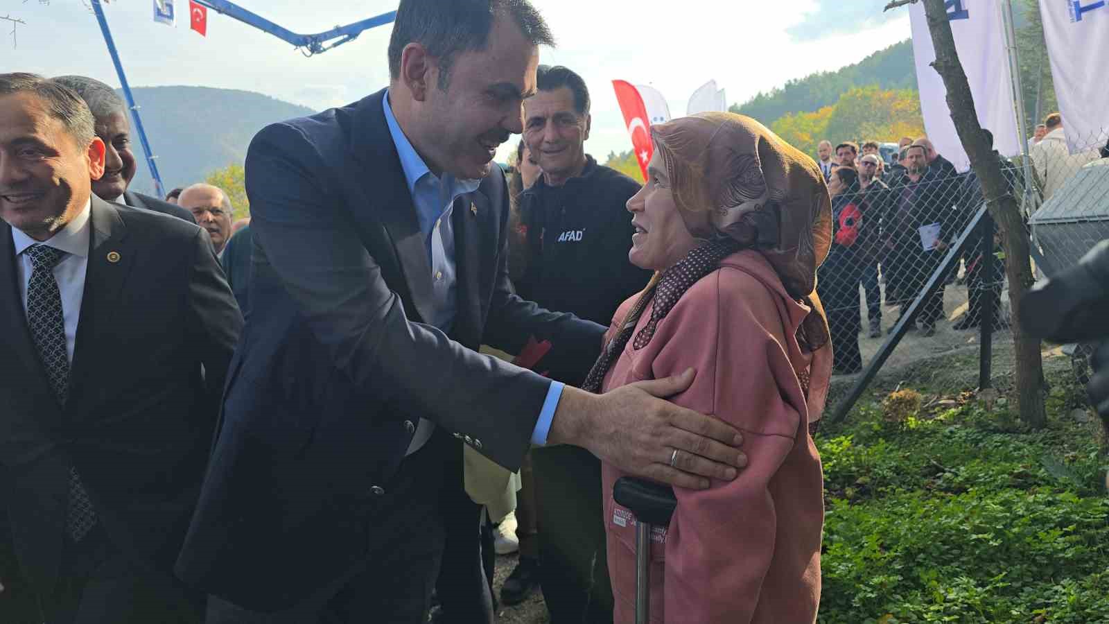 bakan kurum cumhurbaskanimizin liderliginde dunyada esi benzeri gorulmemis bir insa seferberligi yurutuyoruz 4 yaQ19htw