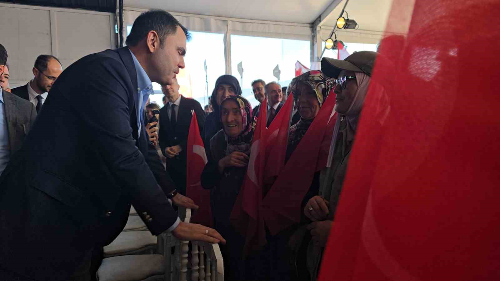 bakan kurum cumhurbaskanimizin liderliginde dunyada esi benzeri gorulmemis bir insa seferberligi yurutuyoruz 6 knXEVaAD