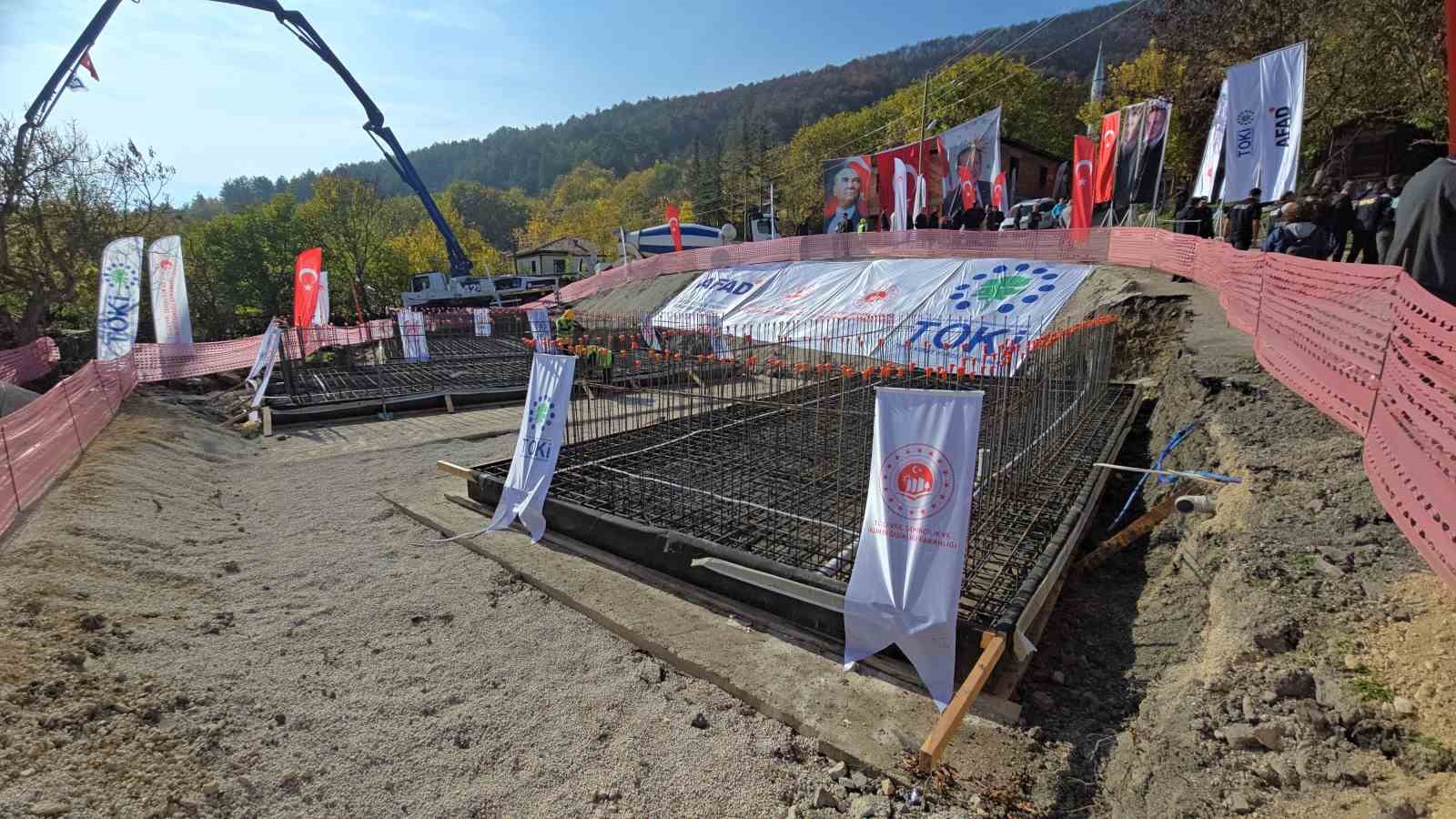 bakan kurum cumhurbaskanimizin liderliginde dunyada esi benzeri gorulmemis bir insa seferberligi yurutuyoruz 8 B9dtJUTf