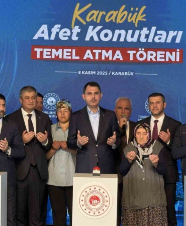 bakan-kurum-cumhurbaskanimizin-liderliginde-dunyada-esi-benzeri-gorulmemis-bir-insa-seferberligi-yurutuyoruz-lxDTpV8H.jpg