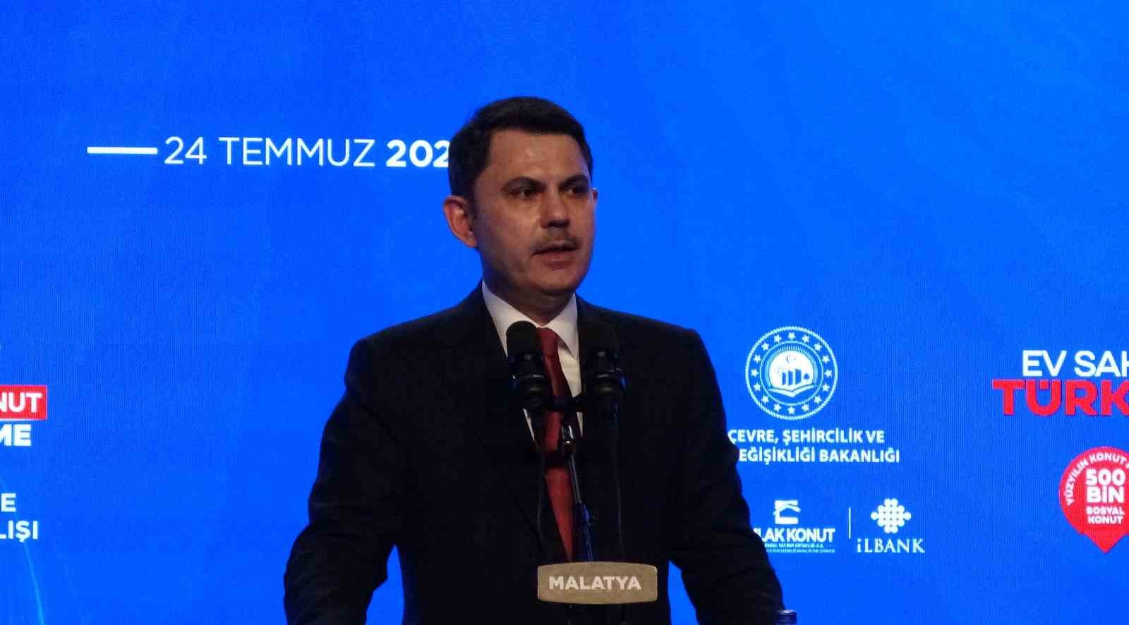 bakan kurum deprem bolgesinde son vatandas evine kavusana kadar ayrilmayacagiz 0 EkNh63un