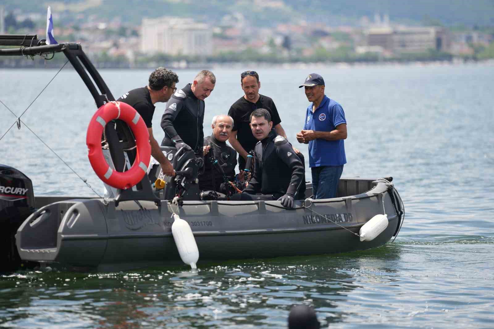 bakan kurum dip camuru temizligi suren izmit korfezine daldi 3 ysvHTUA6