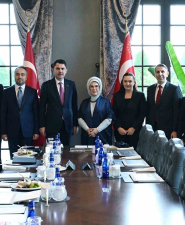 bakan-kurum-emine-erdogan-ile-cevre-politikalari-ve-cop31-hazirliklarini-gorustu-MiRmfHEw.jpg