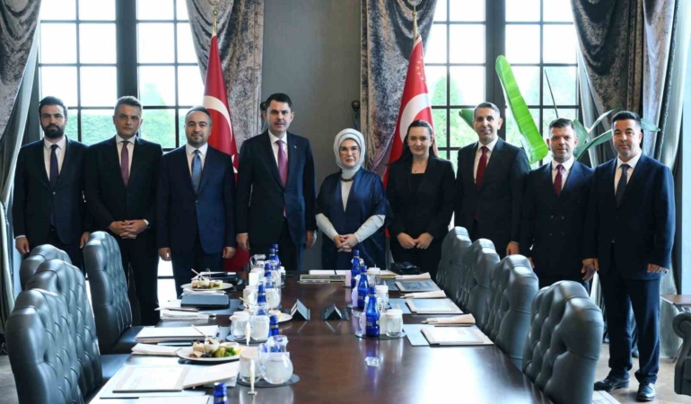 bakan-kurum-emine-erdogan-ile-cevre-politikalari-ve-cop31-hazirliklarini-gorustu-MiRmfHEw.jpg