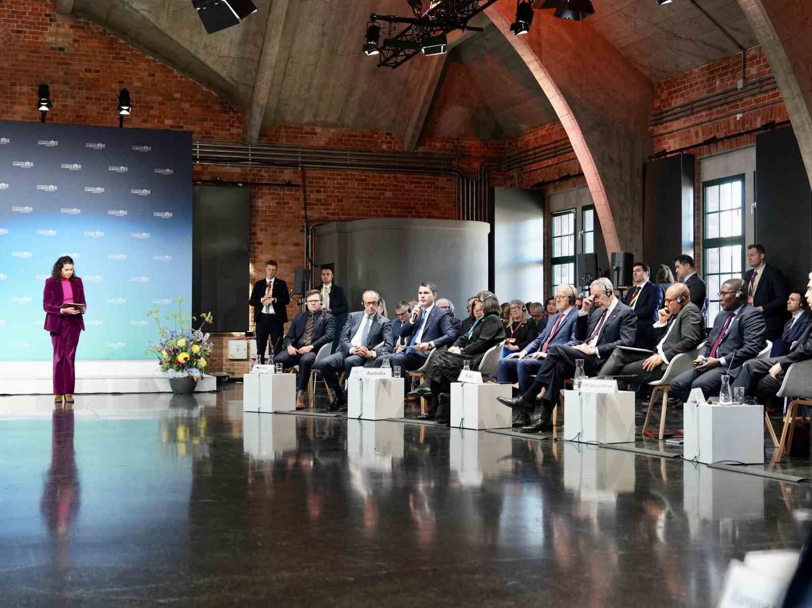 bakan kurum iklim degisikliginde hepimiz birer kahraman olmak istiyoruz 1 f6zctIjR