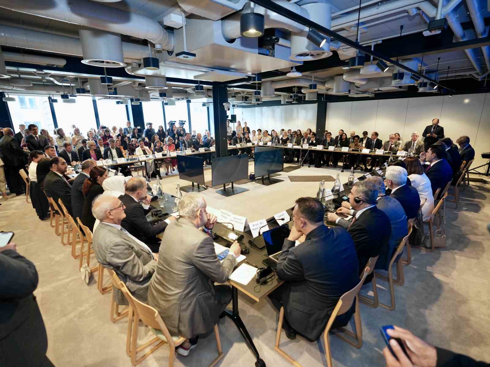 bakan kurum ingilterede cop31 is dunyasi forumunda konustu 1 8Dbrhz2Z