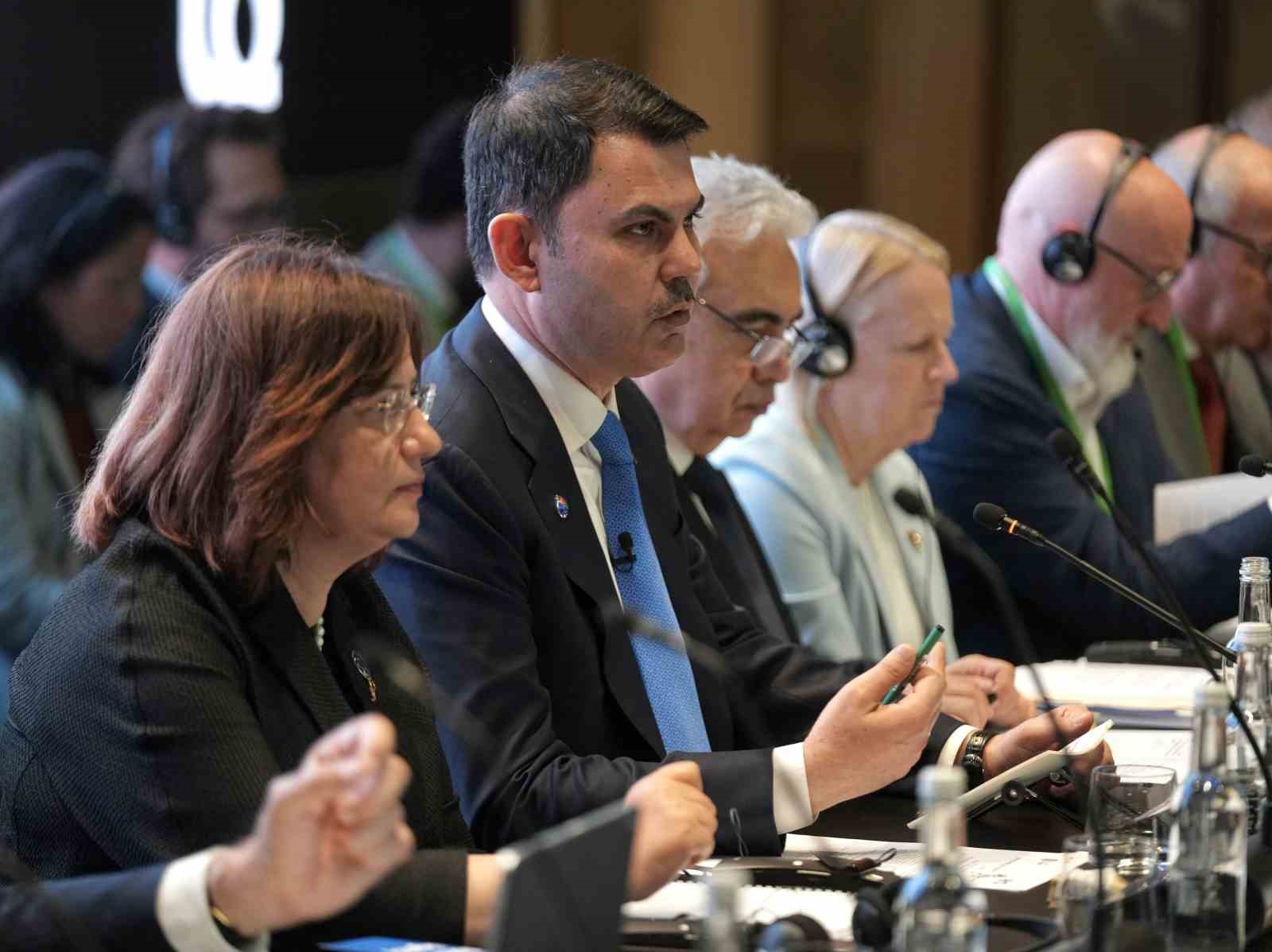 bakan kurum londrada enerji donusumu diyalogu toplantisina katildi 2 84s5W2HS