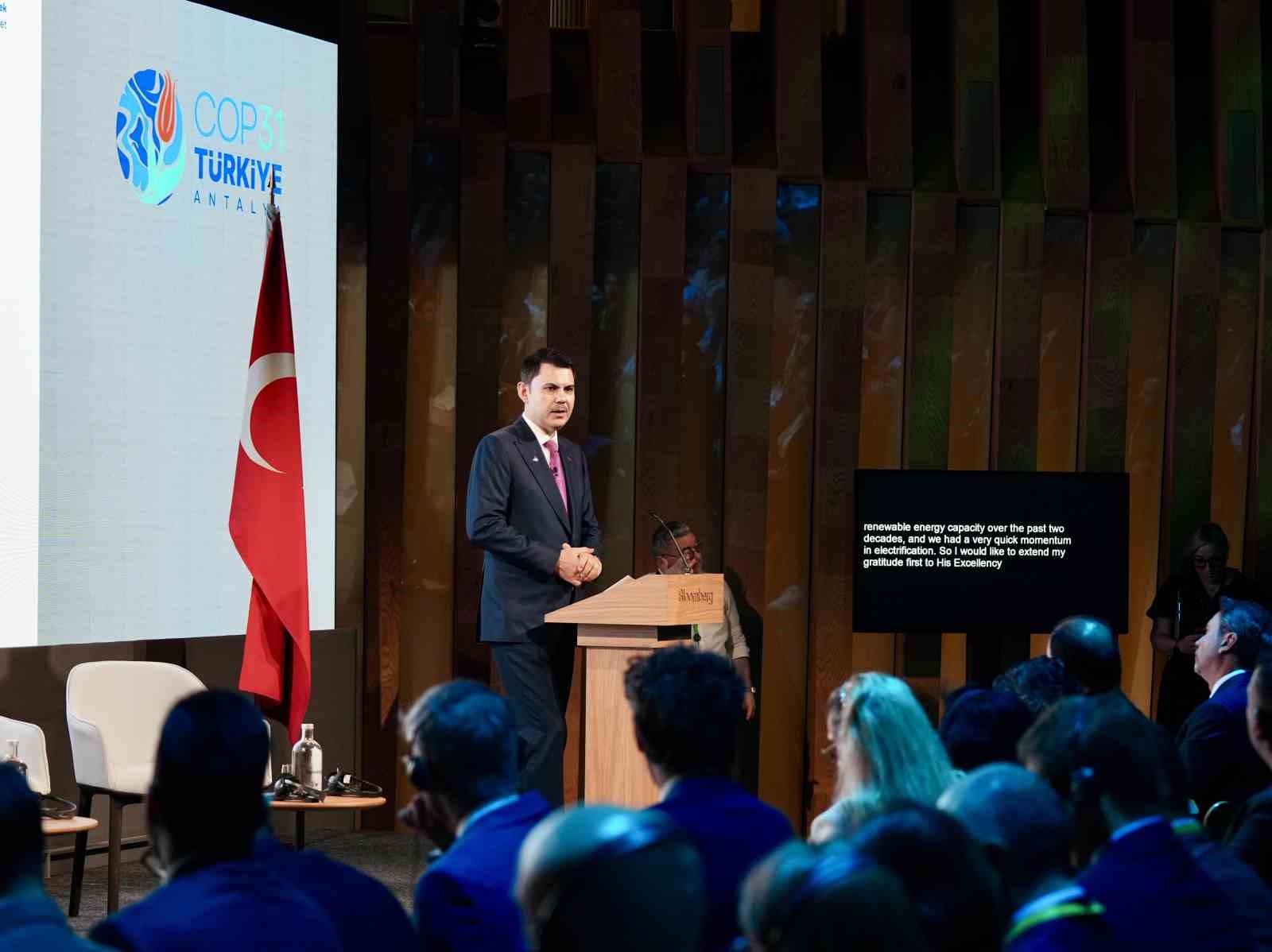 bakan kurum londrada turkiye enerji donusumu yatirim forumunda konustu 11 3Tku7Aw7