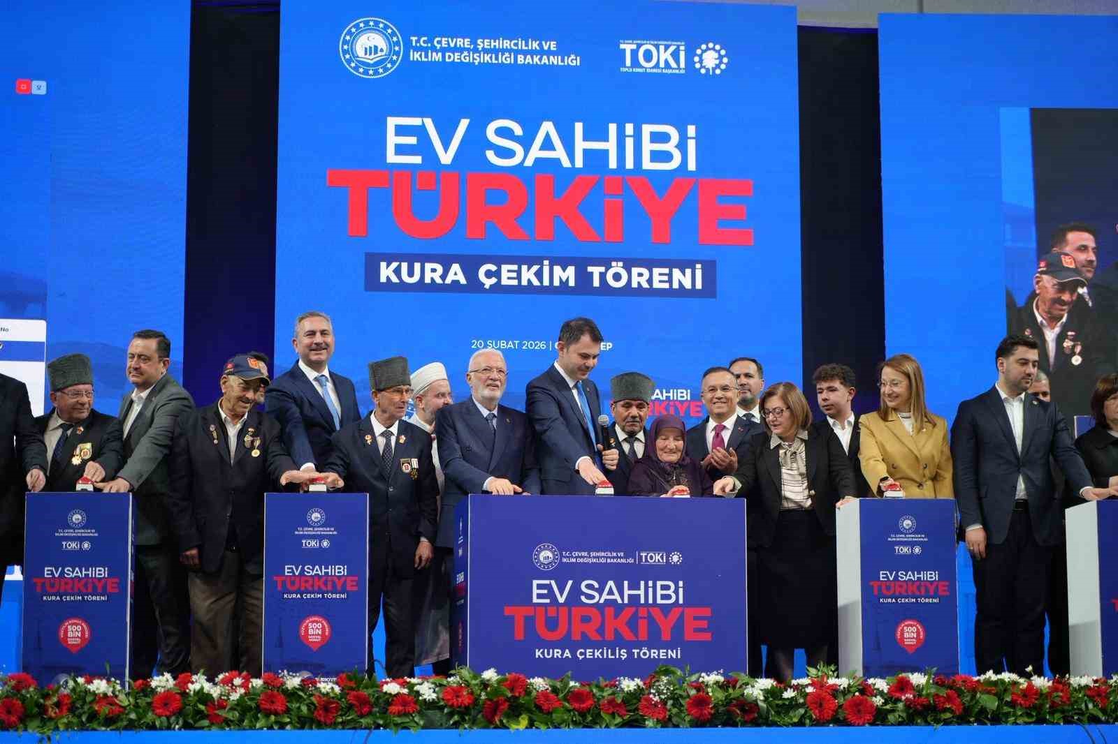 Bakan Kurum: "Muhalefet, ‘deprem bölgesine çöp kutusu gönderdim’ diye övünüyor, 455 bin yuvayı beğenmiyor" 7 bakan kurum muhalefet deprem bolgesine cop kutusu gonderdim diye ovunuyor 455 bin yuvayi begenmiyor 6JSVW4kK