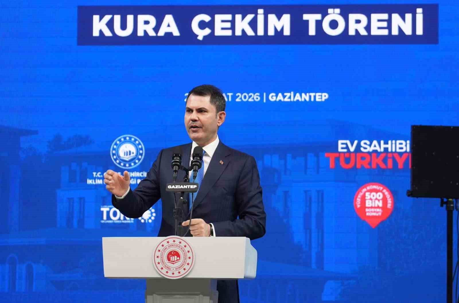 Bakan Kurum: "Muhalefet, ‘deprem bölgesine çöp kutusu gönderdim’ diye övünüyor, 455 bin yuvayı beğenmiyor" 4 bakan kurum muhalefet deprem bolgesine cop kutusu gonderdim diye ovunuyor 455 bin yuvayi begenmiyor 8Fg5He2P