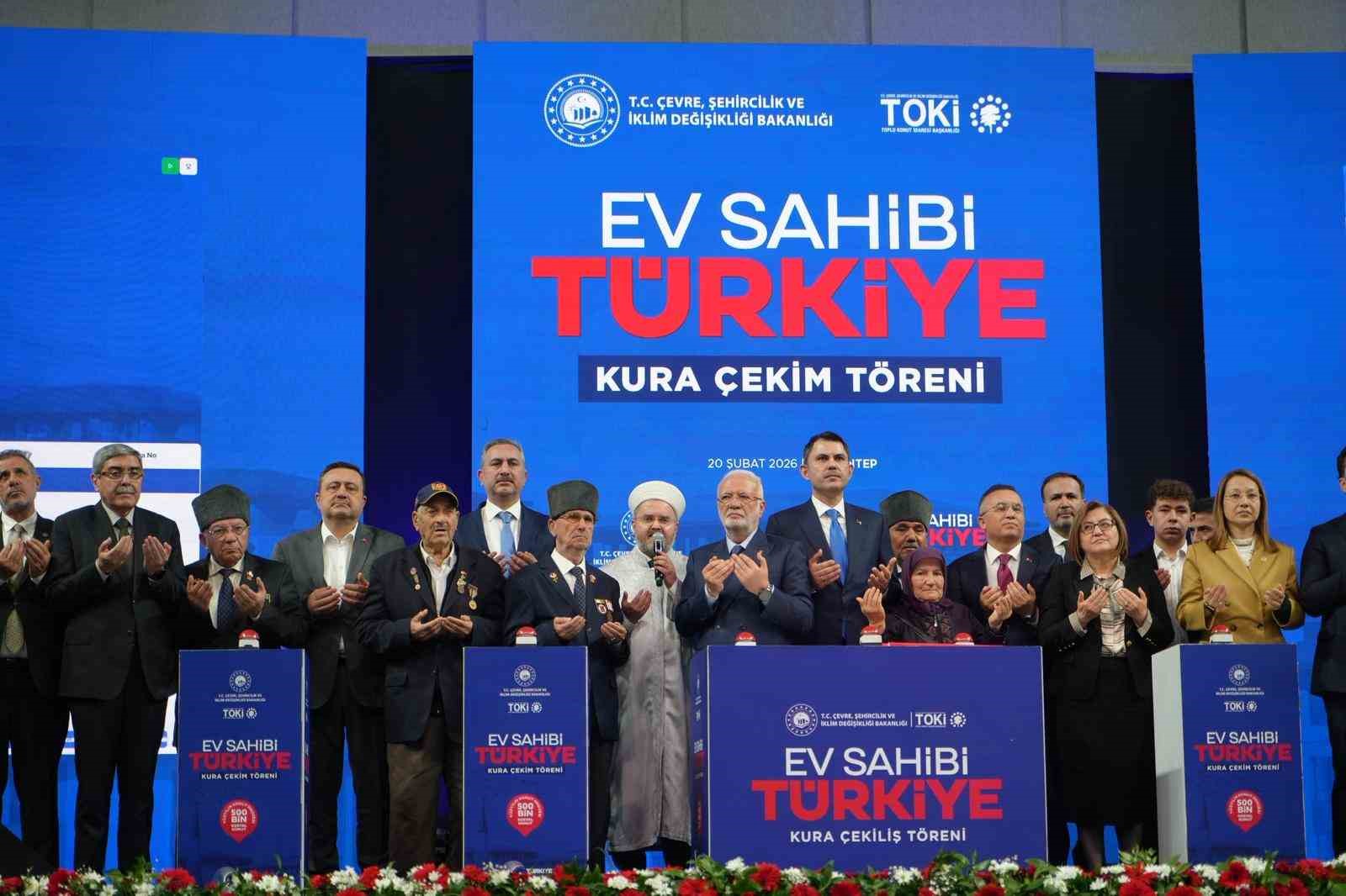 Bakan Kurum: "Muhalefet, ‘deprem bölgesine çöp kutusu gönderdim’ diye övünüyor, 455 bin yuvayı beğenmiyor" 6 bakan kurum muhalefet deprem bolgesine cop kutusu gonderdim diye ovunuyor 455 bin yuvayi begenmiyor KRrt9gQO