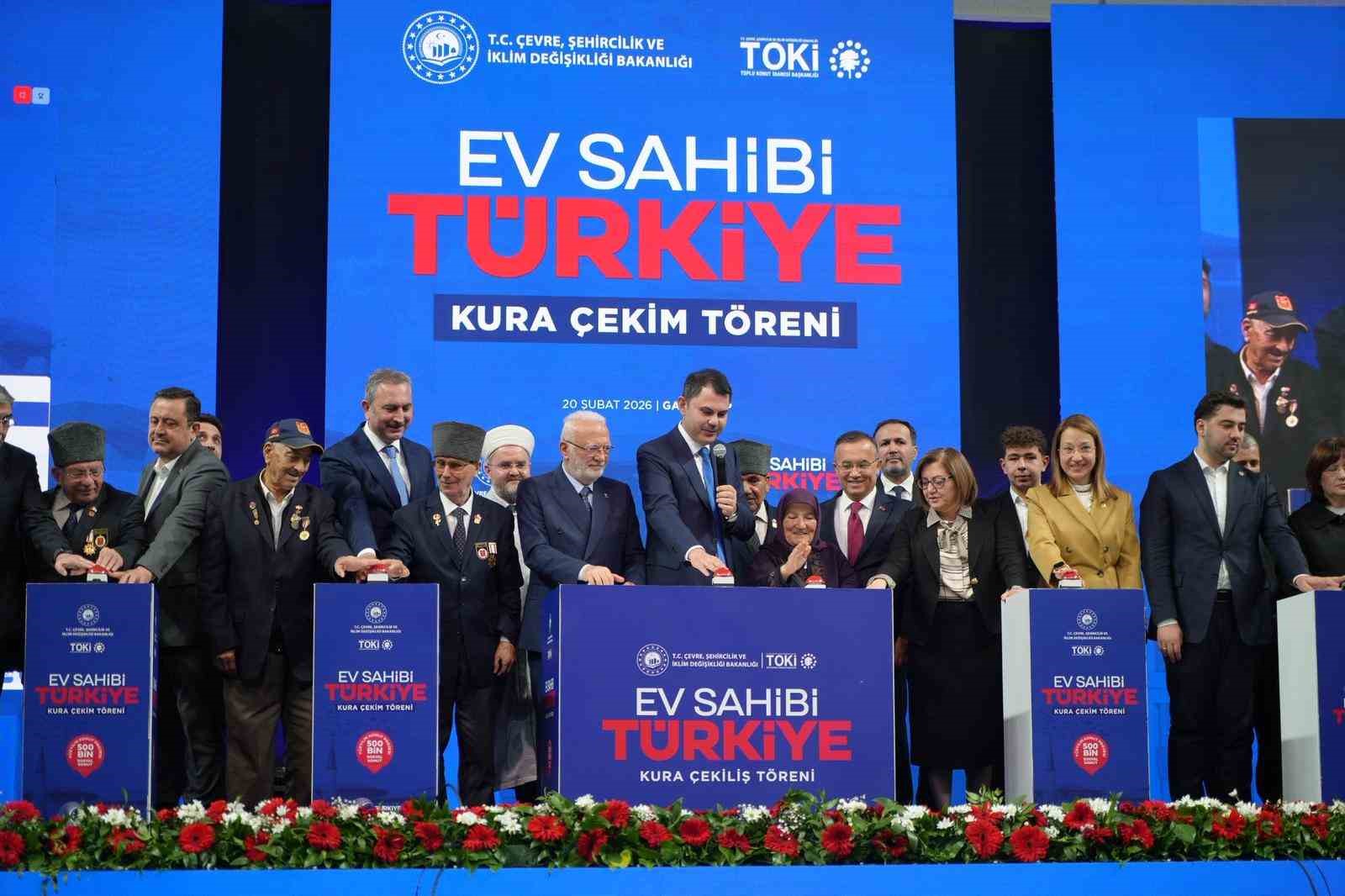 Bakan Kurum: "Muhalefet, ‘deprem bölgesine çöp kutusu gönderdim’ diye övünüyor, 455 bin yuvayı beğenmiyor" 5 bakan kurum muhalefet deprem bolgesine cop kutusu gonderdim diye ovunuyor 455 bin yuvayi begenmiyor mPLgyO4t