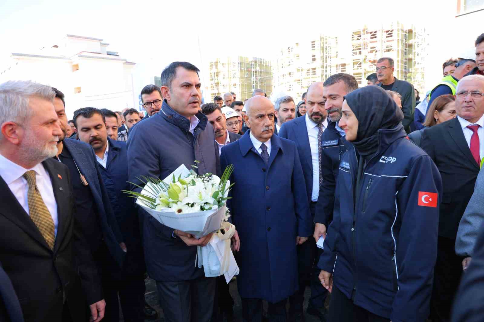 Bakan Kurum: "Son tuğlalarımızı koyuyor, son çivilerimizi çakıyoruz" 8 bakan kurum son tuglalarimizi koyuyor son civilerimizi cakiyoruz 4 rCmepEdJ