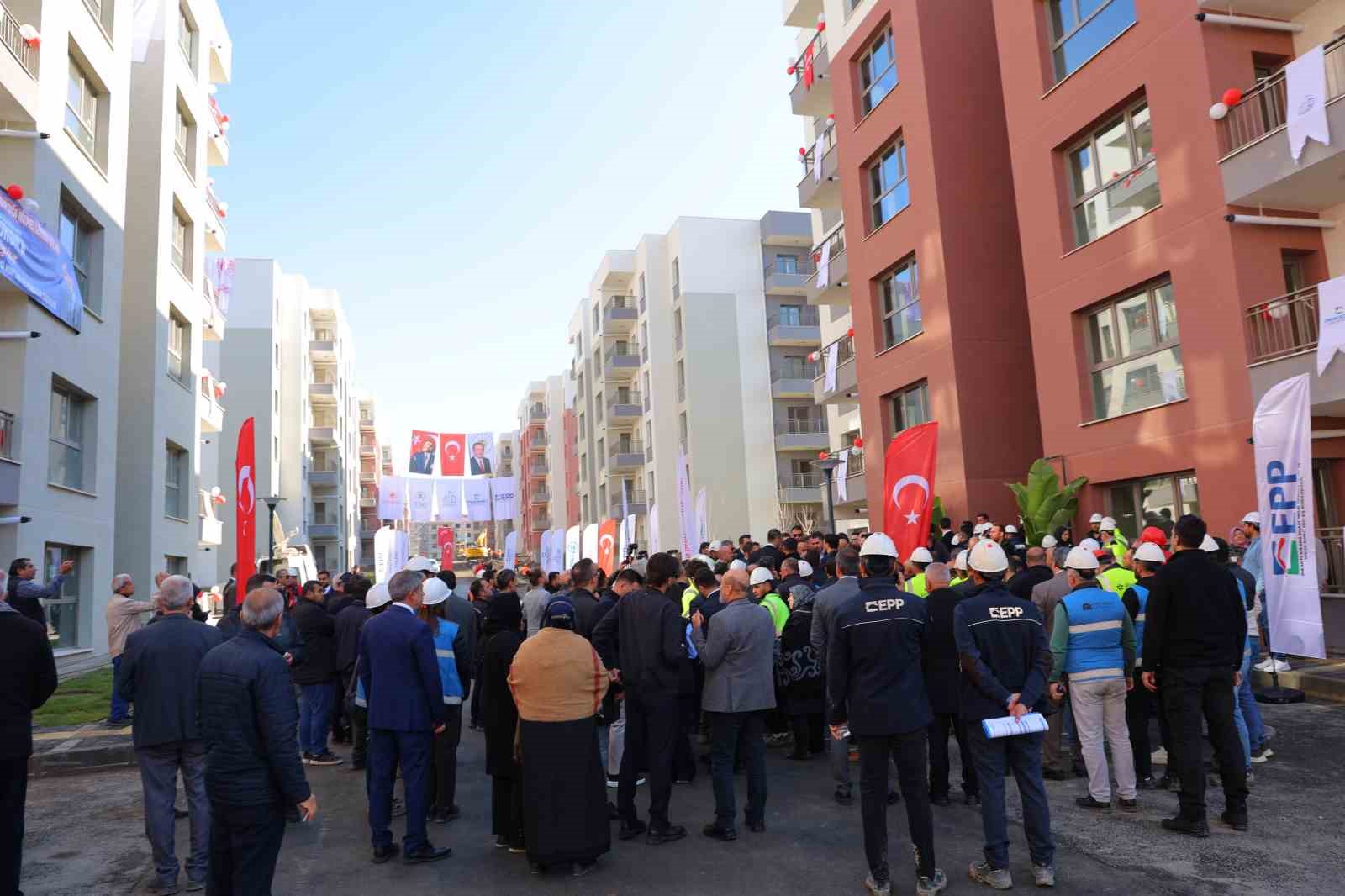 Bakan Kurum: "Son tuğlalarımızı koyuyor, son çivilerimizi çakıyoruz" 10 bakan kurum son tuglalarimizi koyuyor son civilerimizi cakiyoruz 6 XzMB7UFT
