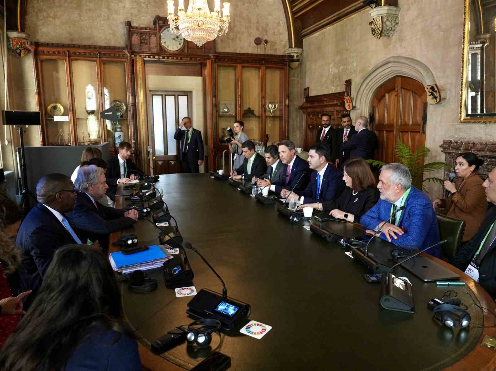 bakan kurum ve bakan bayraktar bm genel sekreteri guterres ile bir araya geldi 0