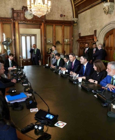 bakan-kurum-ve-bakan-bayraktar-bm-genel-sekreteri-guterres-ile-bir-araya-geldi-8RX4p2Pn.jpg