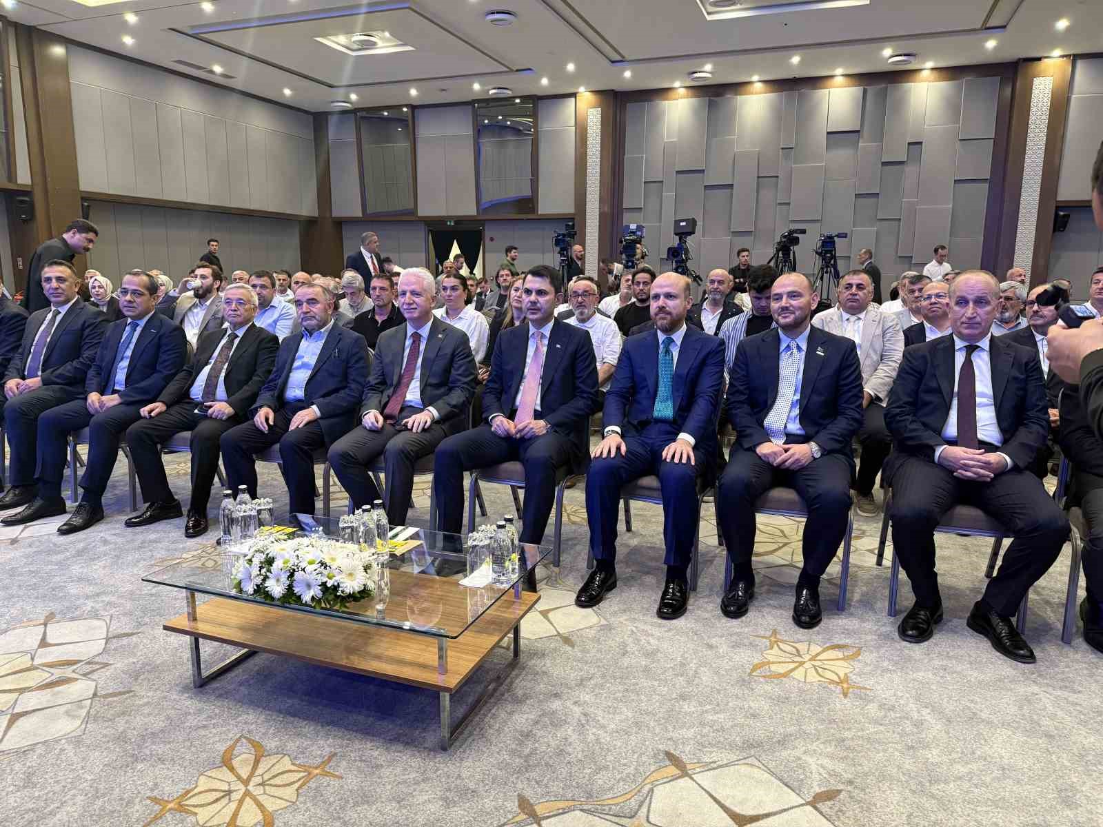 bakan kurum yarisi bizden kampanyasi kapsaminda istanbulun 39 ilcesinde 233 bin konutun donusum sureci ZT77lf7z