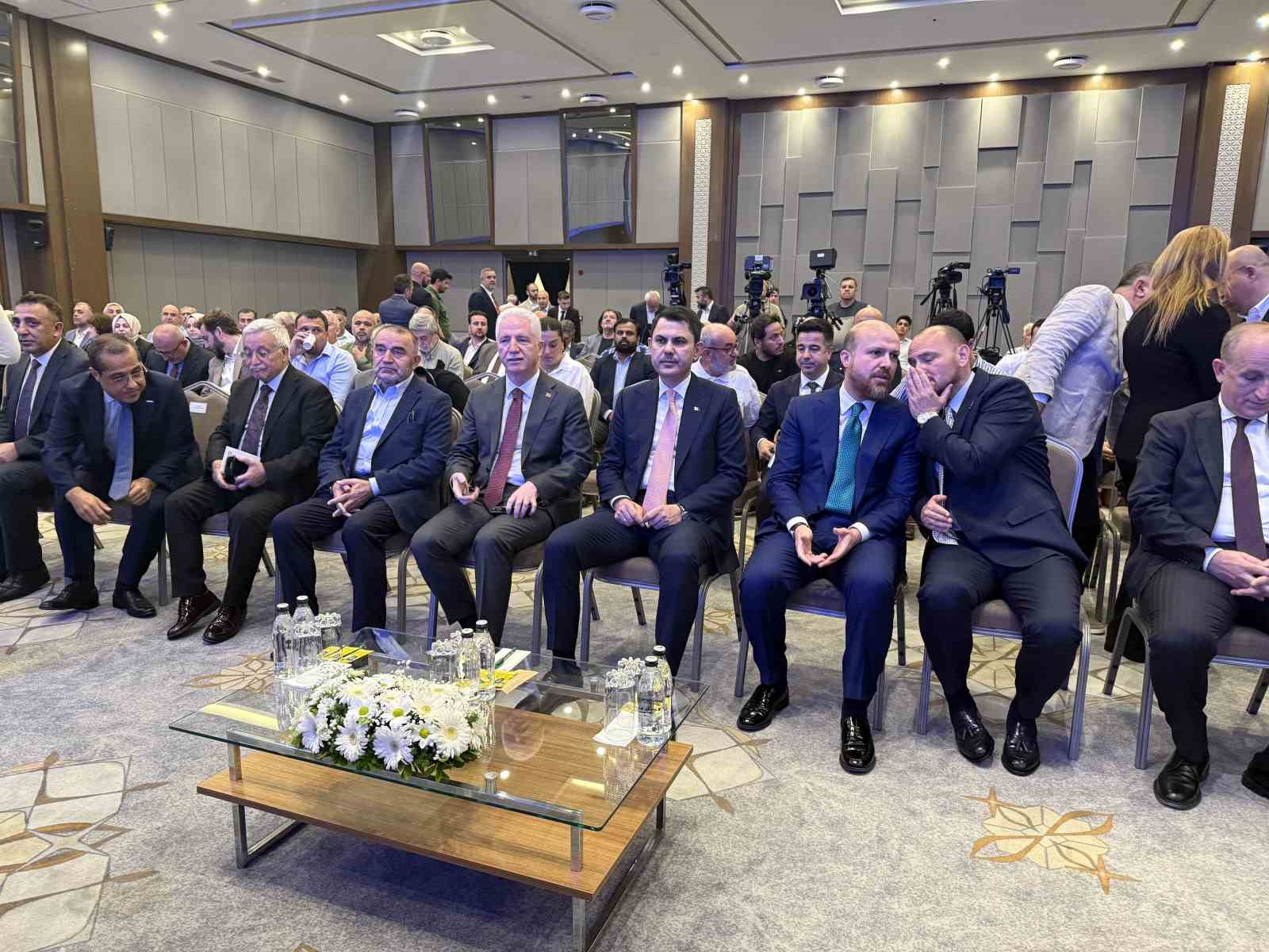 bakan kurum yarisi bizden kampanyasi kapsaminda istanbulun 39 ilcesinde 233 bin konutun donusum sureci bJSOvIna