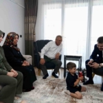 bakan-kurumdan-depremzede-yusuf-ve-dedesine-ziyaret-KhmyG5vu.jpg