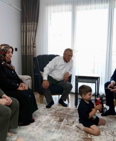 bakan-kurumdan-depremzede-yusuf-ve-dedesine-ziyaret-KhmyG5vu.jpg