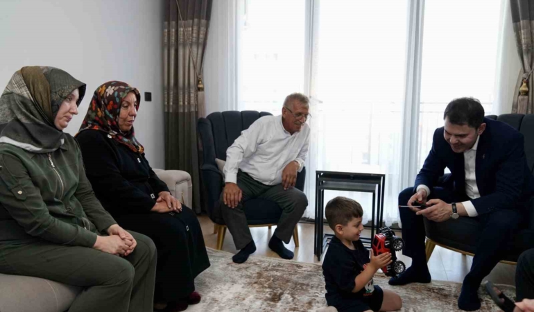 bakan-kurumdan-depremzede-yusuf-ve-dedesine-ziyaret-KhmyG5vu.jpg