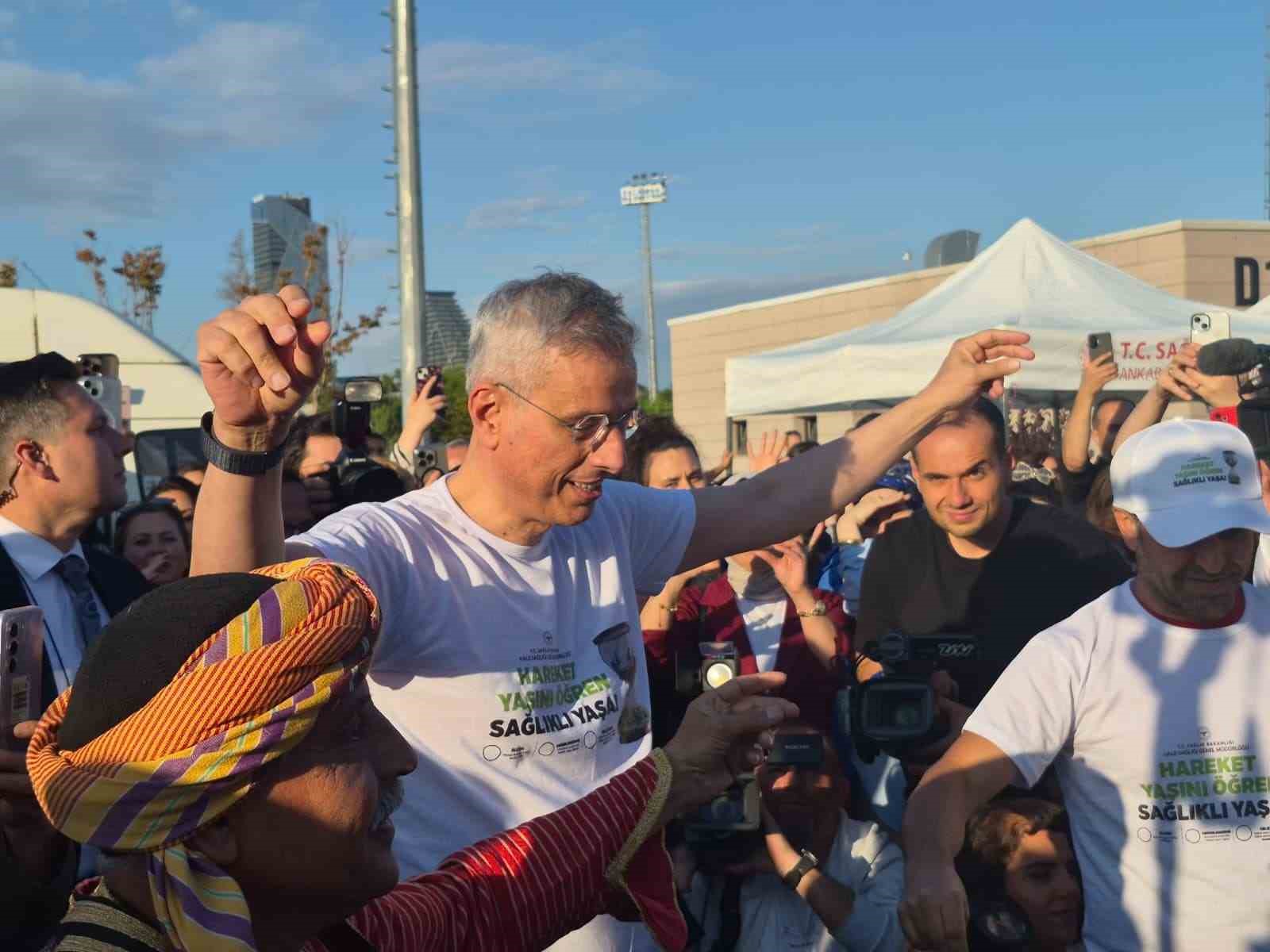bakan memisoglu 10 milyonun ustunde insana 513 ton kilo kaybettirdik 1 YaMr2YtY