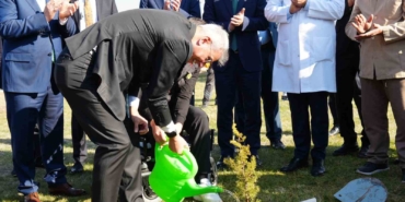 bakan-memisoglu-esasinda-her-bir-agac-candir-canlidir-o-cana-iyi-bakmamiz-gerekir-ks2NSBqZ.jpg