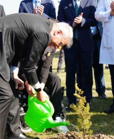 bakan-memisoglu-esasinda-her-bir-agac-candir-canlidir-o-cana-iyi-bakmamiz-gerekir-ks2NSBqZ.jpg