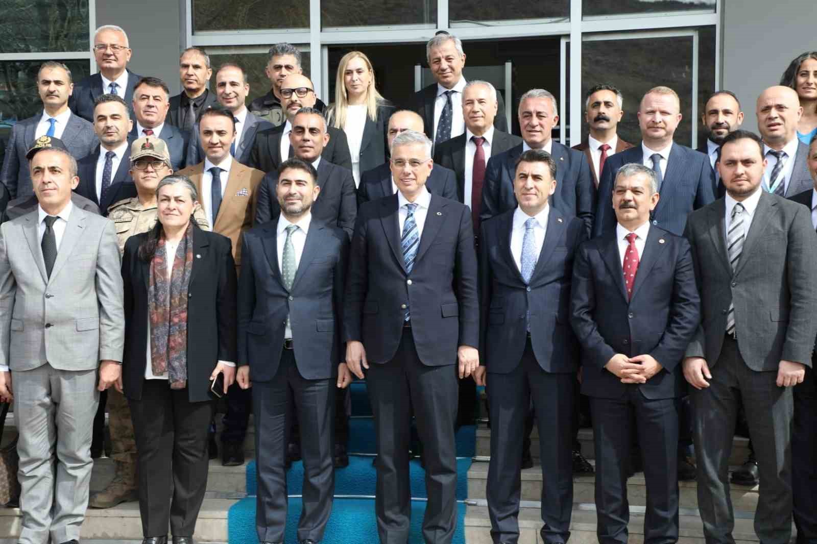 Bakan Memişoğlu: "Etrafımızda ateş çemberi olsa da Türkiye barış ve huzur adası haline geliyor" 5 bakan memisoglu etrafimizda ates cemberi olsa da turkiye baris ve huzur adasi haline geliyor 5lOQS7Bc