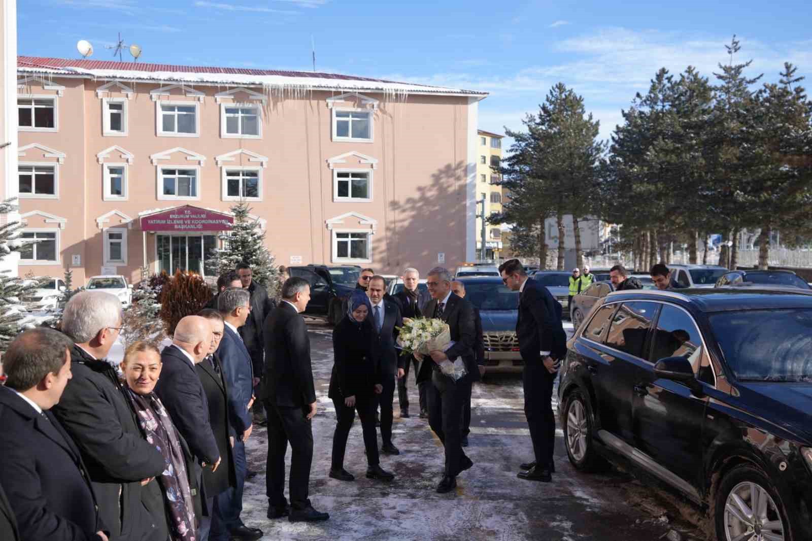 bakan memisoglu saglik hizmetlerinin daha iyi olmasi icin neler yapacagimizi yerinde degerlendirmek icin buradayiz EkdXmyGb