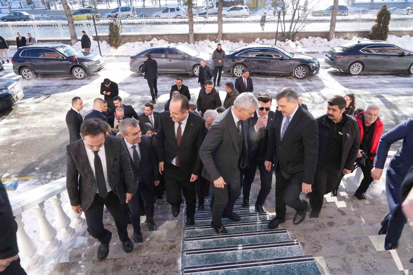 bakan memisoglu saglik hizmetlerinin daha iyi olmasi icin neler yapacagimizi yerinde degerlendirmek icin buradayiz uZ15iIlR