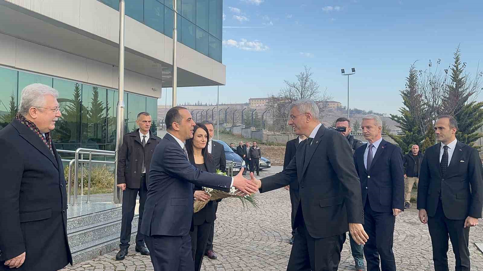 bakan memisoglu turkiye kendi saglik cihazlarini uretip teknolojisini yapabilir hale geldi 1 ccJbqNf3